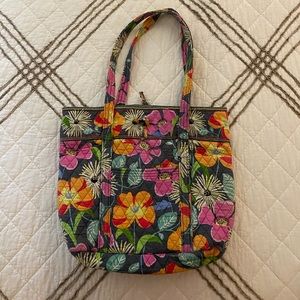 Excellent Cond. Vera Bradley Jazzy Blooms